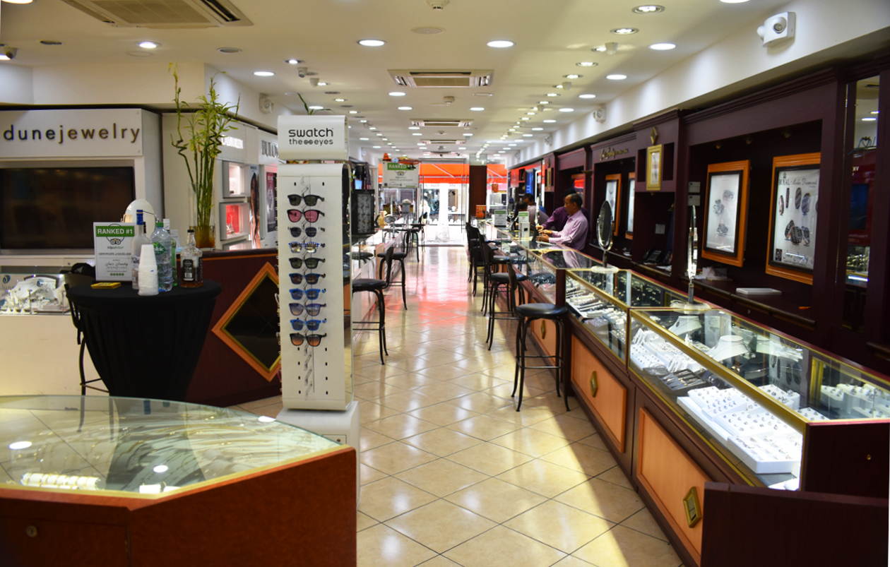 joes jewelry st maarten store interior 1