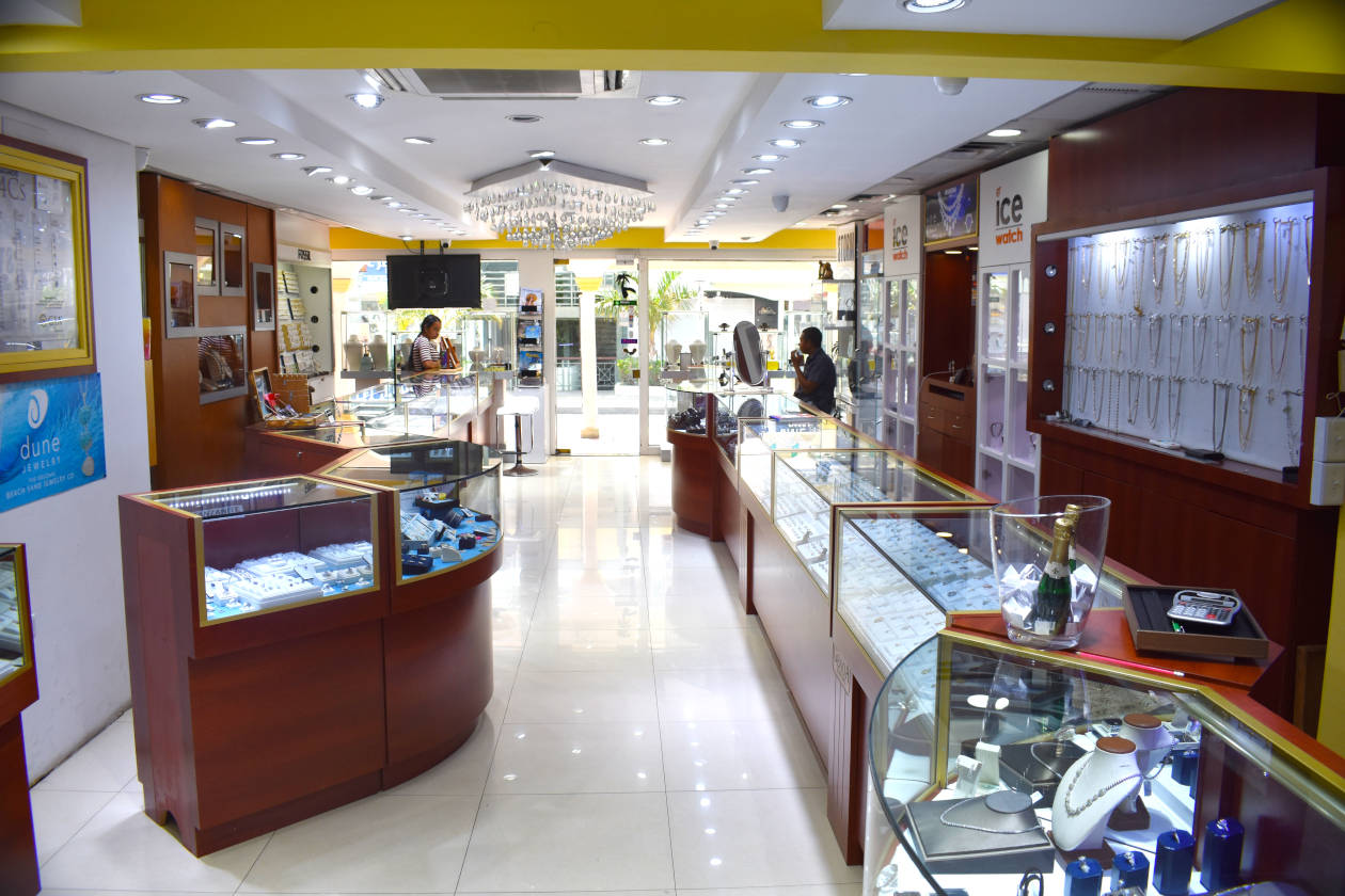 island treasure jewelers interior 5 1260