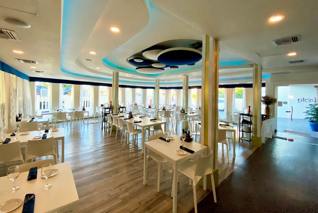 isola italian restaurant sint maarten dining room 1260