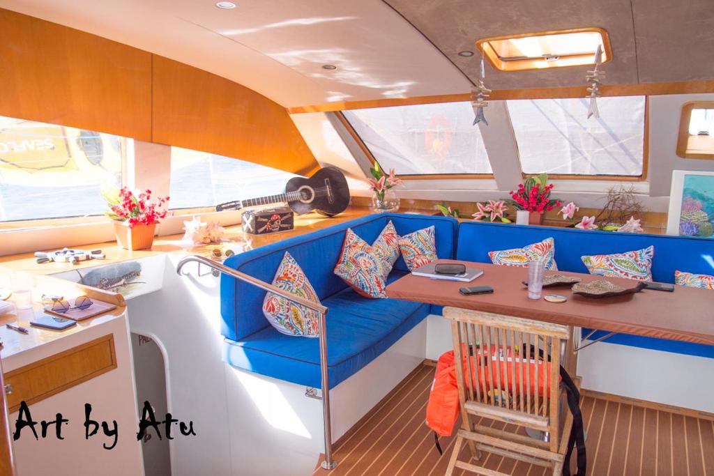 sail the phoenix day charter catamaran st maarten salon 1024