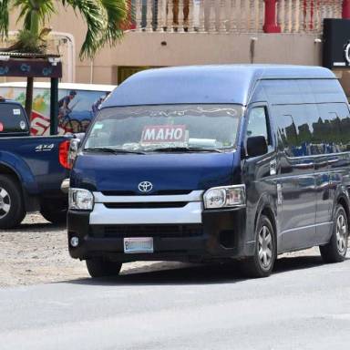 How to Explore St. Maarten with Public Transport